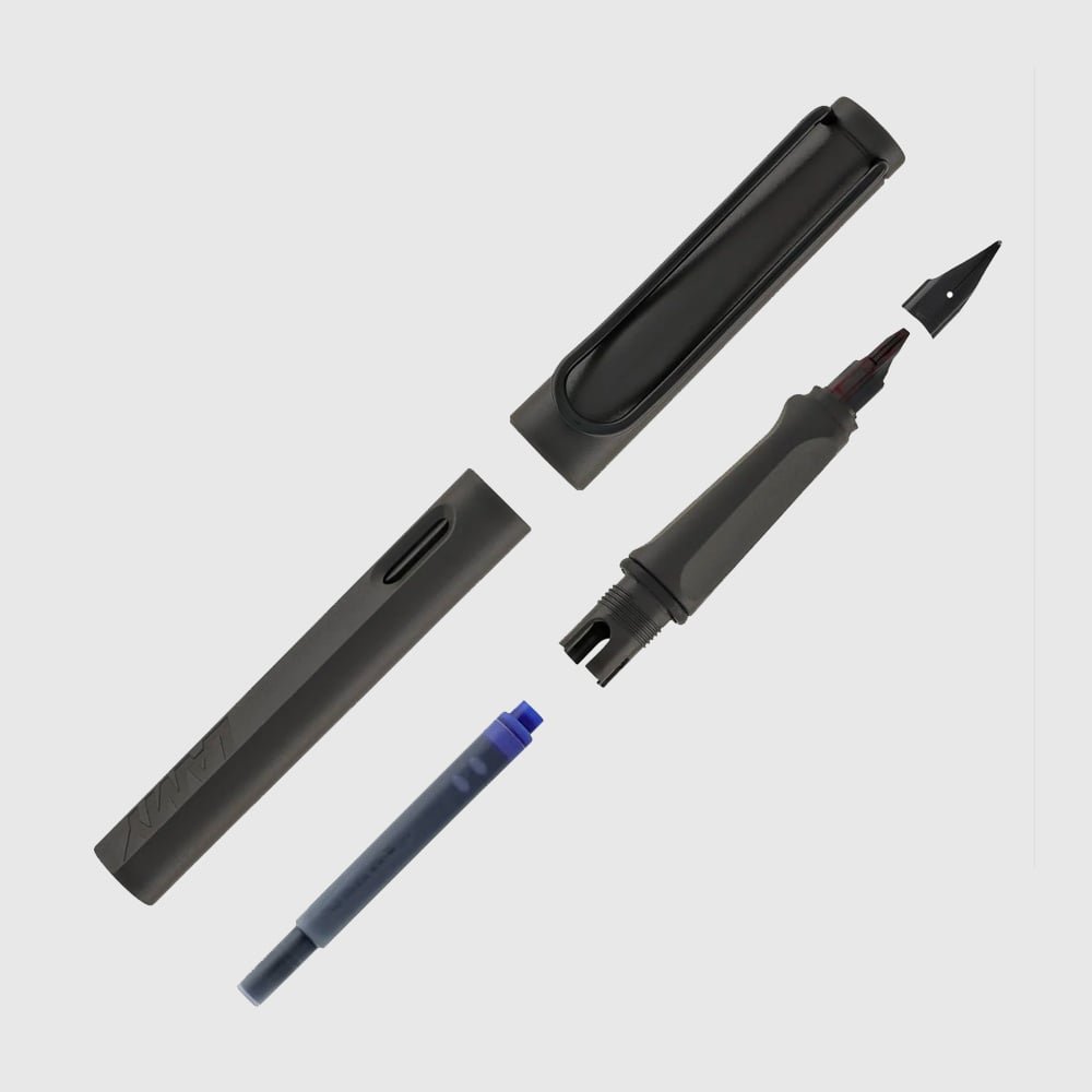 Fountain Pen in Charcoal Black (4)